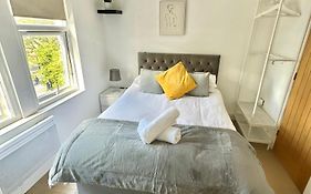 Cosy En-Suite Room In Stratford